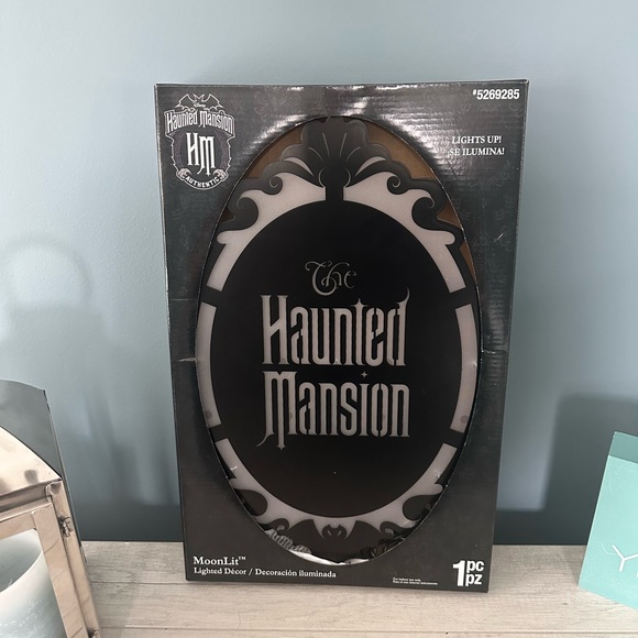 🕸️SOLD Disney’s The Haunted Mansion Light Up Moonlit Hanging Wall Sign🕸️ - Picture 2 of 7